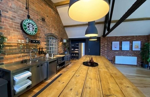 Whitacre Heath House | Stunning 3BD Character House near Coleshill
