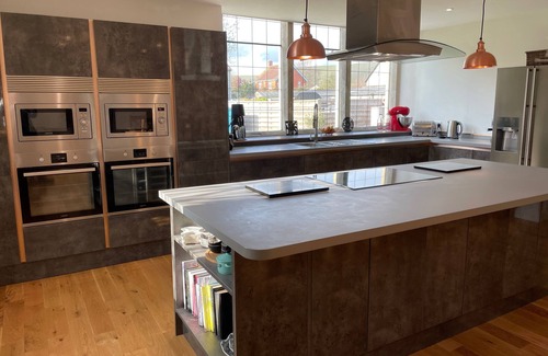 Mere House | Stunning 4 bed Grade II Listed former Methodist Chapel with hot tub, sleeps 8-10