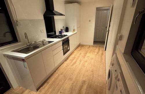 Beattock Cabin | Stunning 4-bedroom Cabin with Hot Tub in Beattock!