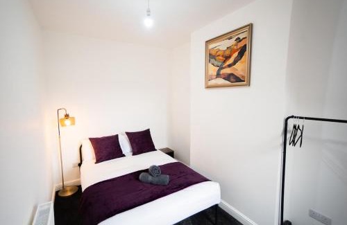 Crewe Apartment | Stunning 4 bedroom House in Crewe Town Centre