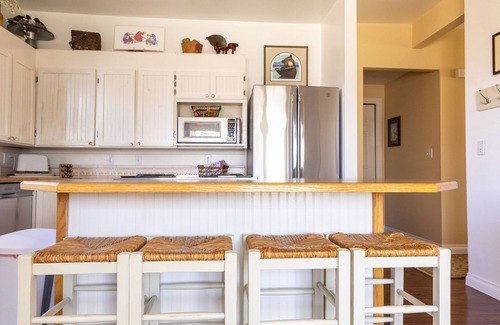Sitka House | Stunning 5 Bedroom, 4 Bathroom Home Located Downtown