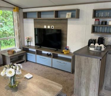 Hopton Boat Rental | Stunning 6 Berth Caravan At Broadland Sands Holiday Park Ref 20024Sv