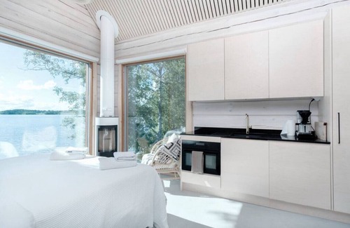 Lempaala Villa | Stunning 7bed Lake & Beach House w/ Pier & Sauna