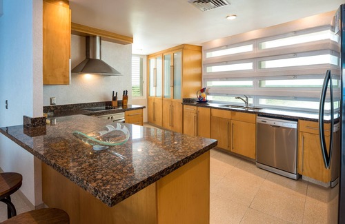 Zona Hotelera Norte Condo | Stunning 7th floor condo, Excellent Snorkeling, Fantastic Oceanfront terrace!