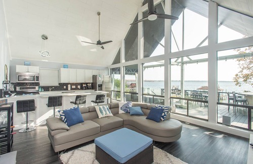 Malakoff House | Stunning A-Frame on Main Water of Cedar Creek Lake