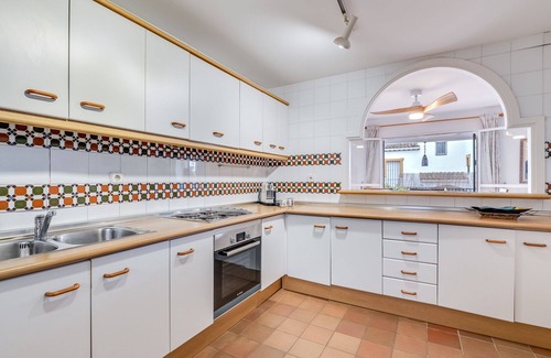 Urbanizacion Costabella House | Stunning andaluzian 3 bedroom house with sea views — 60 meters from the beach