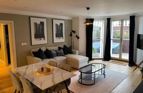 Folkestone Apartment | Stunning apartment by The Leas, West End