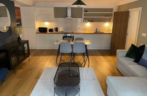 Folkestone Apartment | Stunning apartment by The Leas, West End