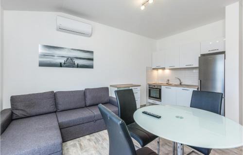 Stobrec Apartment | Stunning Apartment In Split With Wifi