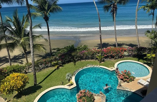 Black Rock Apartment | Stunning apartment on Grafton Beach with pool and direct access to beach