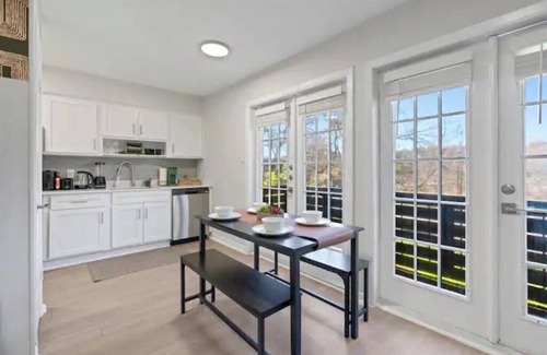 West Campus Apartment | Stunning Area! King Suite, Balcony & Free Parking– Next to UT