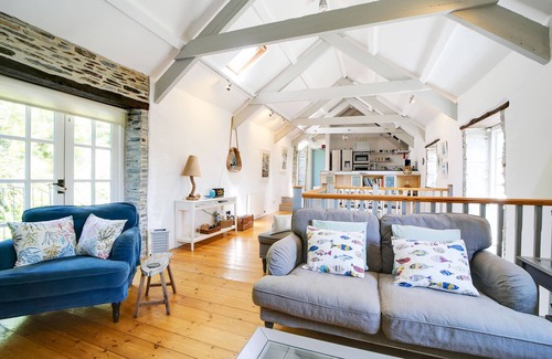 St Teath House | Stunning barn in an idyllic hamlet, sleeps 6 + dogs