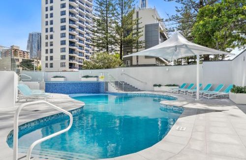 Surfers Paradise Apartment | Stunning Beach & Ocean Views