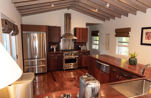 Dunmore Town House | Stunning Beachfront Villa Retreat in the Bahamas