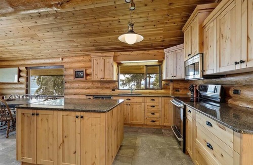 Anglemont Cabin | Stunning Cabin Lakeside on the Shuswap