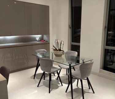 Canary Wharf Apartment | Stunning Canary Wharf apartment City view