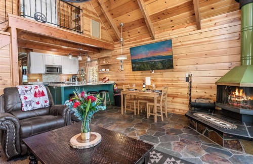 Fox Farm Ski Chalet | Stunning Chalet w/Central AC. Close to Lake and Village- Spa, Fireplace and BBQ