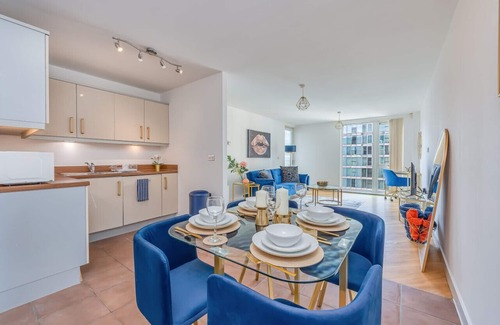 Central Milton Keynes Apartment | Stunning City Centre Apartment Balcony Free Parking Fast Wifi