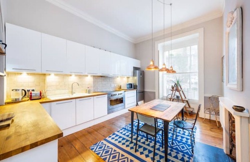 Bristol Apartment | STUNNING City Centre Living - with parking