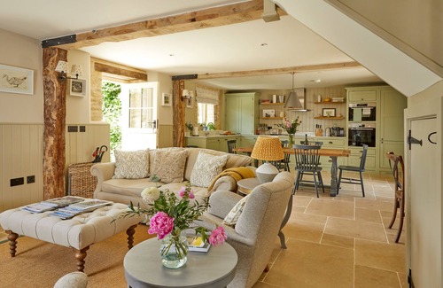Ampney Crucis House | Stunning Cotswold Barns Sleeps 10 Near BiburynAmpneyfield Barns