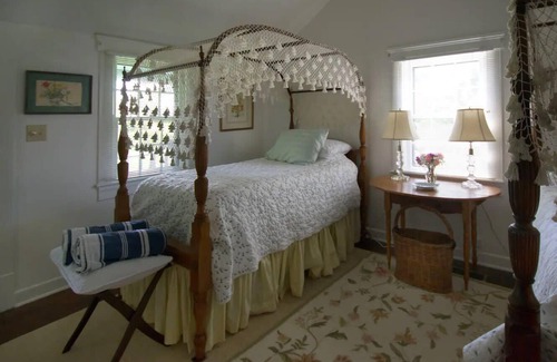 Prospect Apartment | Stunning Cottage in Famous KY Garden | Sleeps 2