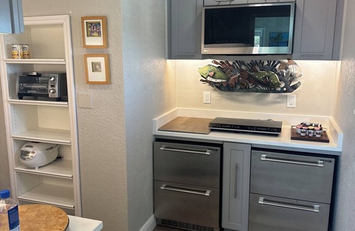 St. Petersburg - Clearwater Apartment | Stunning Couples’ Waterfront Retreat, Pool, Hot Tub, Sky Deck, Outdoor Kitchen
