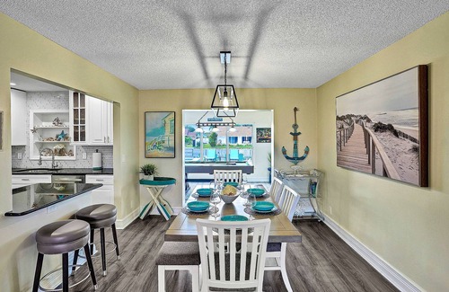 Tropic Palms House | Stunning Delray Waterfront Oasis Heated Pool, Spa, Canal, Huge Patio, Pool Table