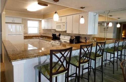 Van Valzah Condo | Stunning direct oceanfront 2-Bd/2-Bath Condo, 6th fl, Daytona Beach Shores FL