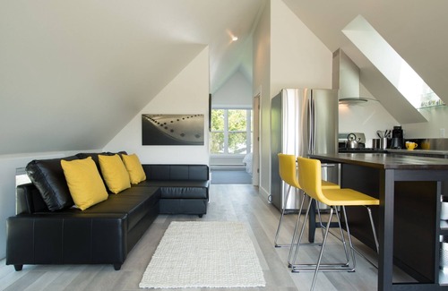 Bozeman Apartment | Stunning downtown studio with private deck and parking