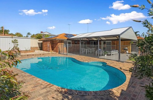 Wanneroo House | Stunning Family Entertainer with Pool!