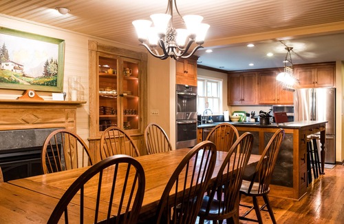 Haywood House | Stunning Family/Friends Retreat,110 Private Acres, Renovated Historic Home