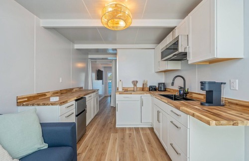 Fort Walton Beach Boat Rental | Stunning Floating House w/Pool Access
