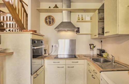 Saint-Gildas-de-Rhuys House | Stunning villa for 4 guests with WIFI, TV, terrace, pets allowed and parking
