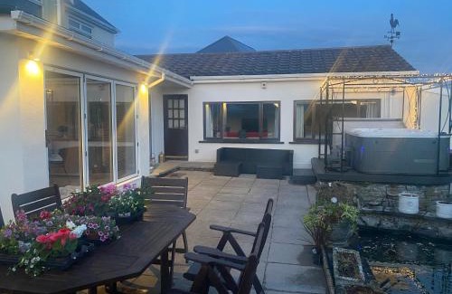 Rogerstone Apartment | Stunning guest suite with private hot tub