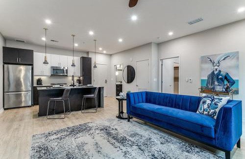 Cityplace Apartment | Stunning high-rise apartment on McKinney Avenue