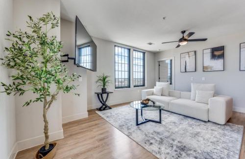 Deep Ellum Apartment | Stunning highrise downtwn Dallas