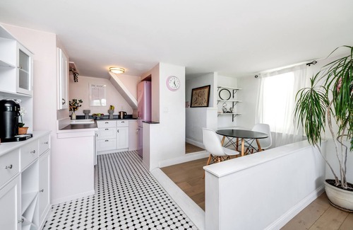 Atwater Village Apartment | Stunning Hilltop apartment - Hollywood Vibe and View