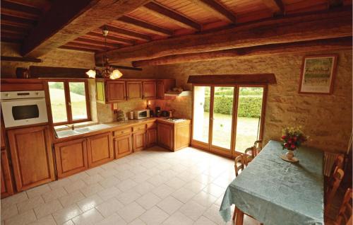 La Chapelle-Saint-Jean House | Stunning Home In La-Chapelle-Saint-Jean
