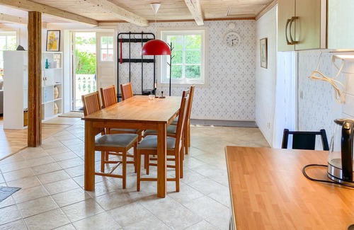 Kalmar House | Stunning home in Kalmar with kitchen
