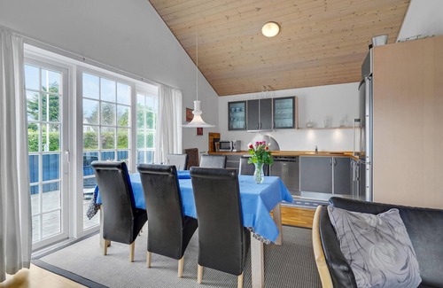 Jegum House | Stunning home in Oksbøl with kitchen