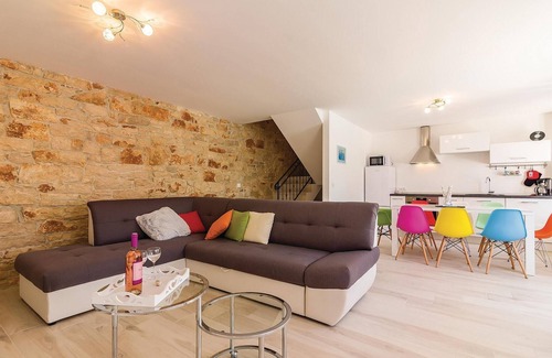 Mali Vareski House | Stunning home in Peruski with WiFi
