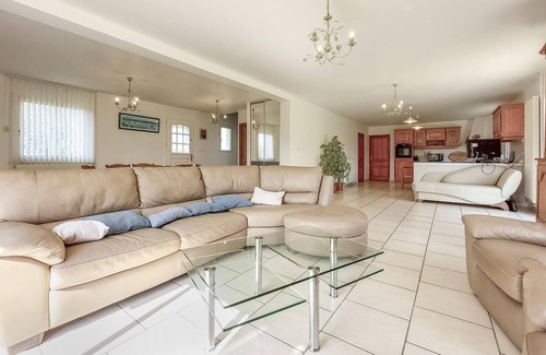 Saint-Pierre-de-Varengeville House | Stunning home in ST PAER with WiFi