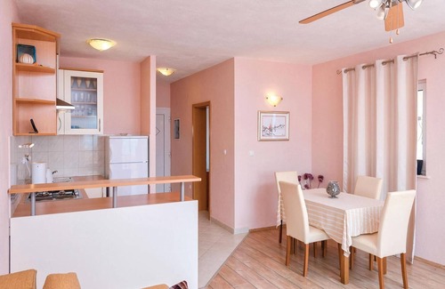 Pokrivenik House | Stunning home in Zastrazisce with WiFi