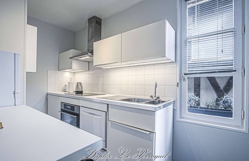 Enclos Apartment | Stunning homely 2 bdr very quiet next to Greniers à Sel - Duplex Le Perroquet ★