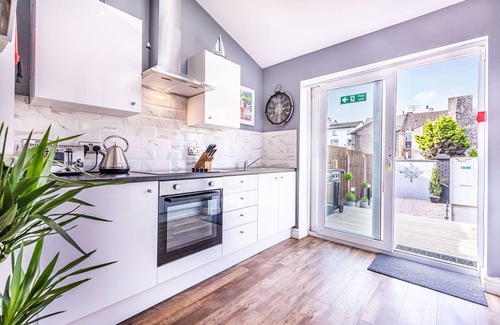 Everton Villa | Stunning house close to the stadium + Hot tub!