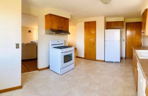 Cheektowaga House | Stunning house near by airport.