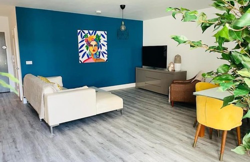 Woking Apartment | Stunning huge openplan 2Bed flat