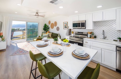 Lake Havasu City Condo | Stunning Lake Views! Short walk to London Bridge, Lake, Restaurants, and Shops!