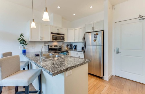 Westbank Condo | Stunning Lake View Condo