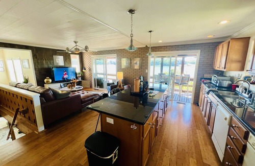 Stemley House | Stunning Lakefront 3 Bedroom with Dock and Deep Water!